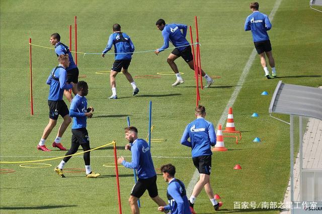 专访国足队长王大雷：压力让我们老队员承担
